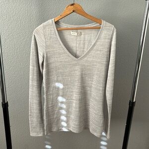 Light weight sweater